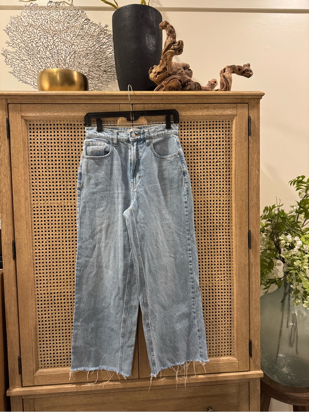 PacSun Light Blue Wide-Leg Cropped Jeans with Raw Hem-size 26